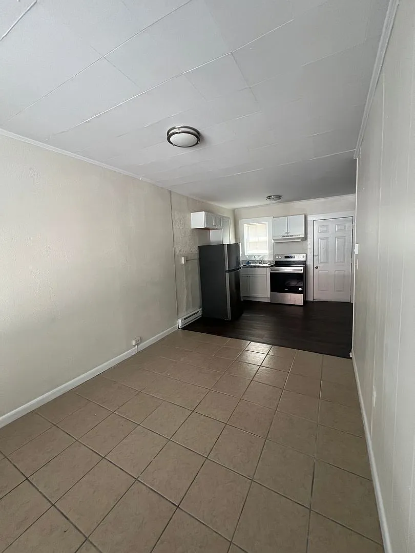 132-136 W South St — Photo 3