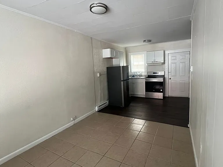 132 W South St — Photo 3