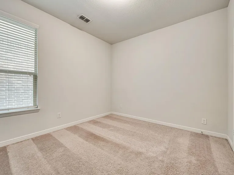 1308 Canary Ln — Photo 8