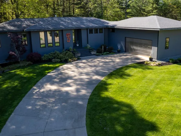 12737 Sanctuary Pl, Grand Haven, MI 49417