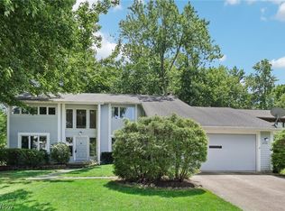 6556 Woodhawk Dr, Mayfield Heights, OH 44124