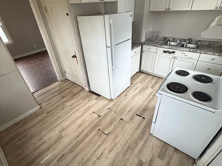 4405 S Park Dr — Photo 2