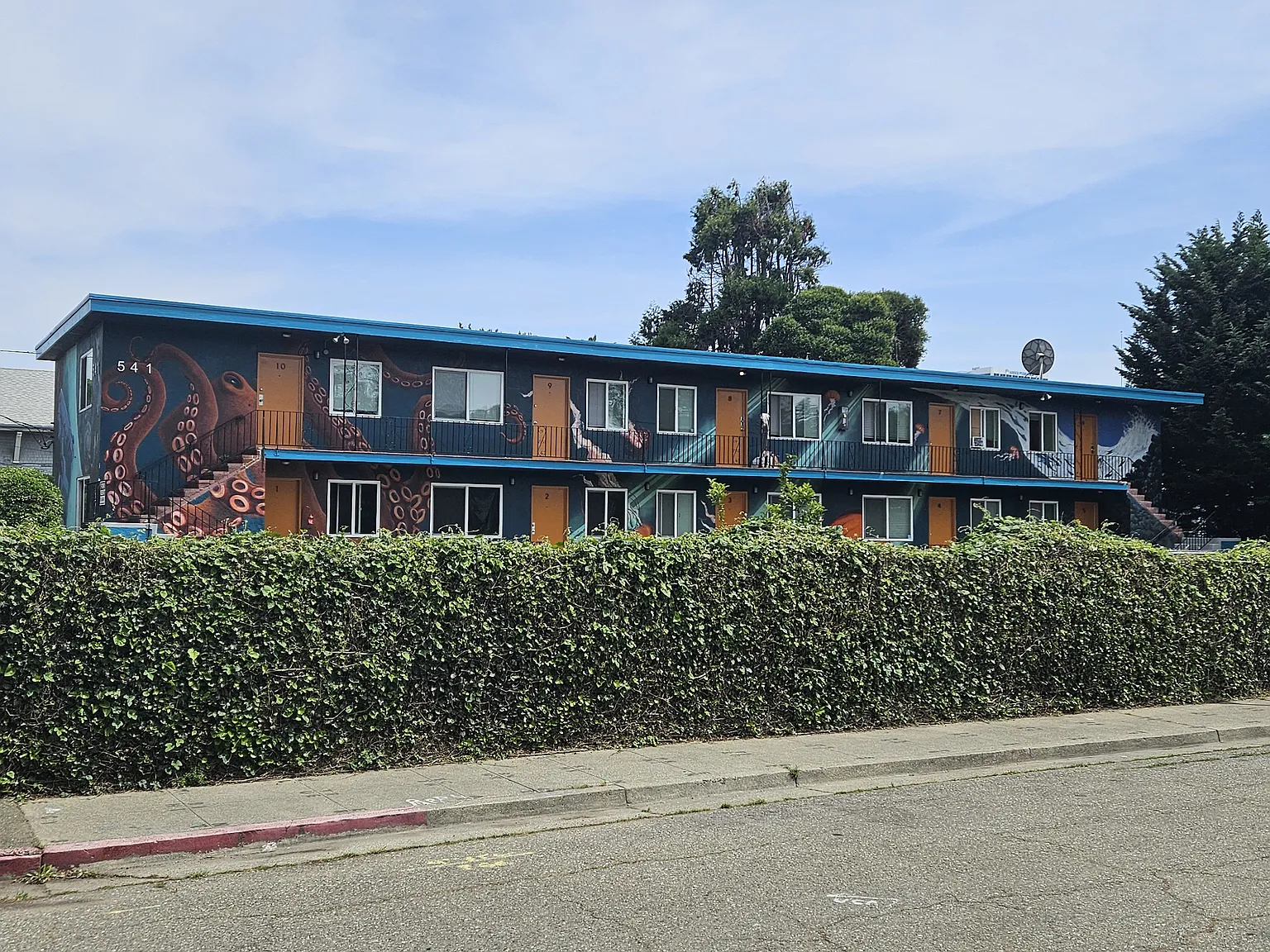 541 28th St — Photo 3