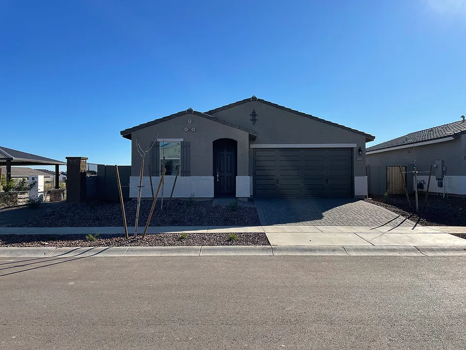 17401 W Red Fox Rd