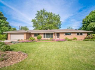 2465 N 128th St, Brookfield, WI 53005