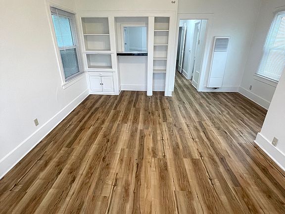 4th image of 2106 E Bermuda St #208