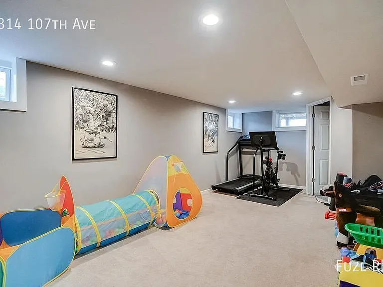 314 107th Ave NE — Photo 29
