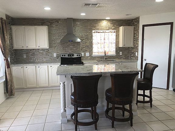3rd image of 1389 Ivy Meadow Dr