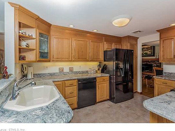 3rd image of 1 Tumblebrook Dr