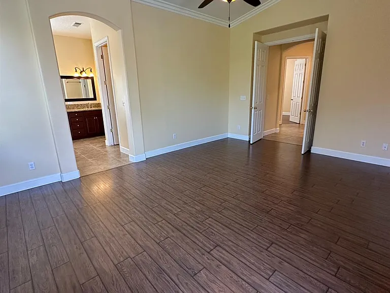 768 Quincy Ave — Photo 31