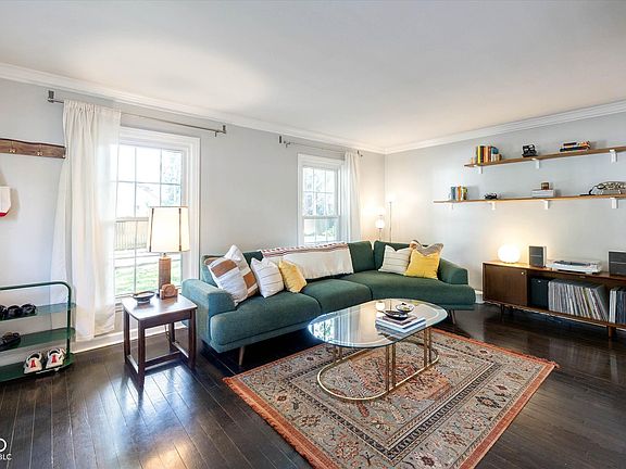 3rd image of 5308 Rosslyn Ave