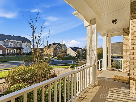 4th image of 374 Hampton Trail Dr