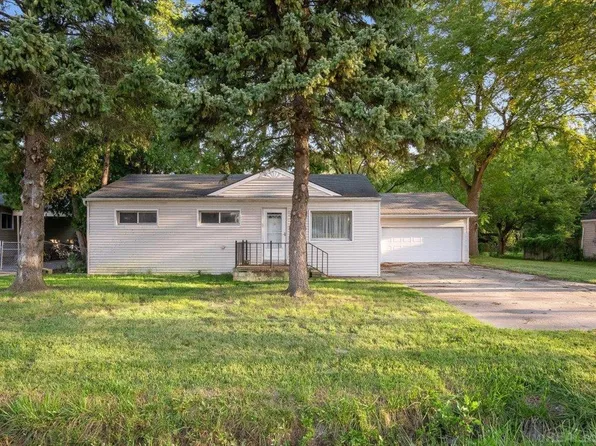 20437 Finley St, Clinton Township, MI 48035