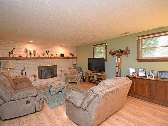 5th image of 5836 N Highwood Dr