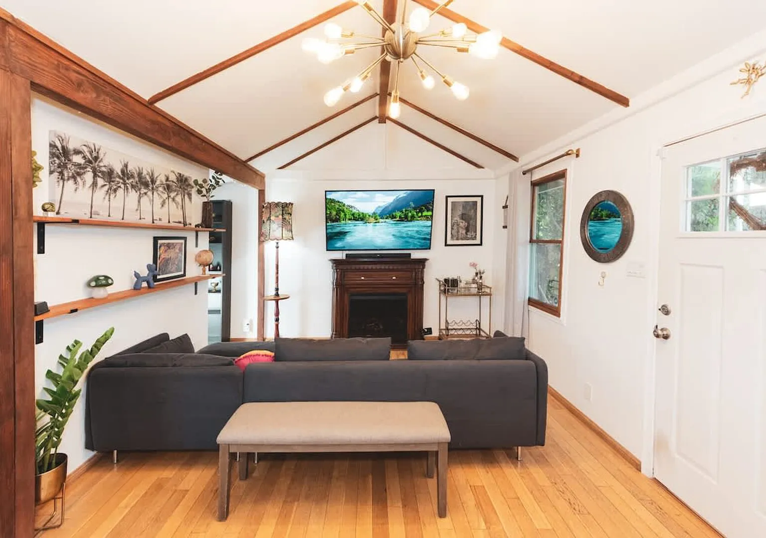 Charming Silver Lake Home w/ Backyard & Fire Pit — Photo 3