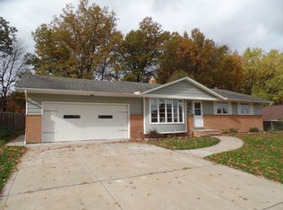 6182 Fieldstone Trl, Seven Hills, OH 44131