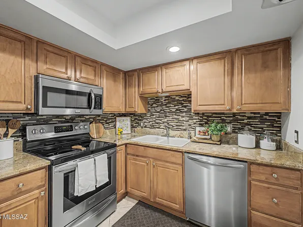 8271 N Oracle Rd, Tucson, AZ 85704