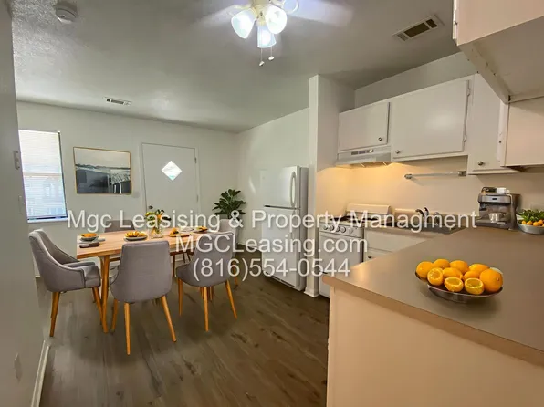 313 SE Grand Ave APT 1, Lees Summit, MO 64063