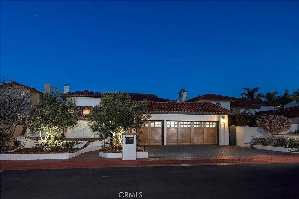 5 bed, 3.5 bath, 4200 sqft, $25,000 — Photo 1