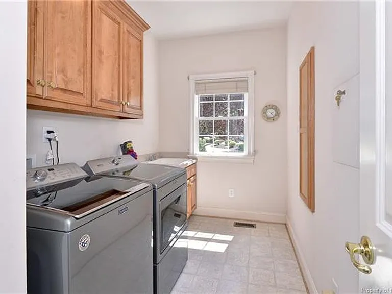 116 Westbury — Photo 12