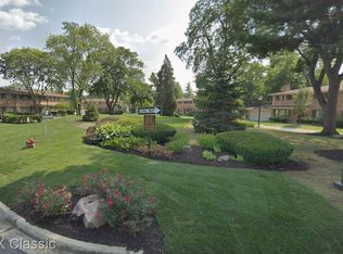 112 E Hickory Grove Rd, Bloomfield Hills, MI 48304
