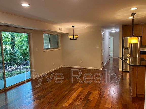 3rd image of 1117 Primrose Ct APT 103