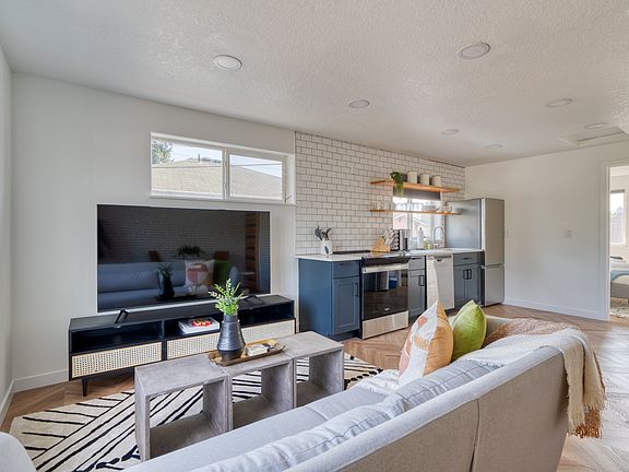 2nd image of 5222 SE Holgate Blvd #3