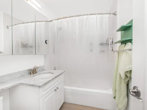 3333 Henry Hudson Parkway image 8 of 10