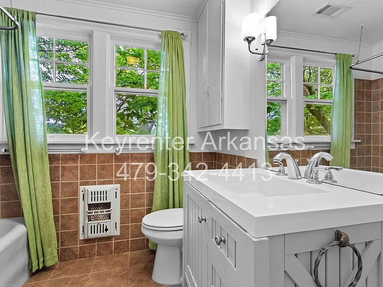 255 W Lawson St — Photo 19