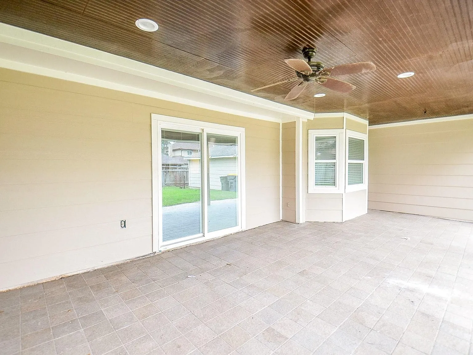 4 bed, 4.0 bath, 3061 sqft, $3,200 — Photo 3