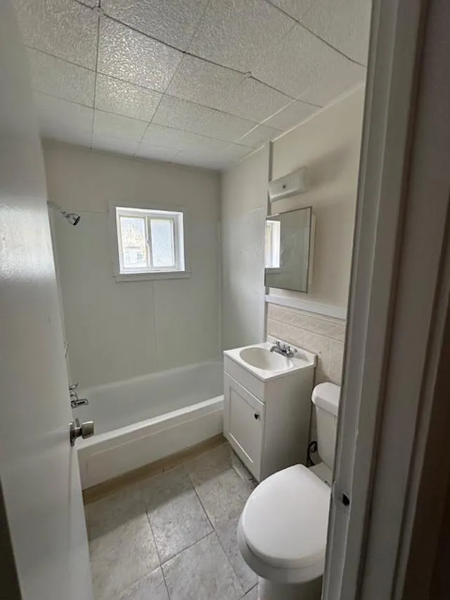 3 bed, 1.5 bath, 1053 sqft, $1,350 — Photo 2