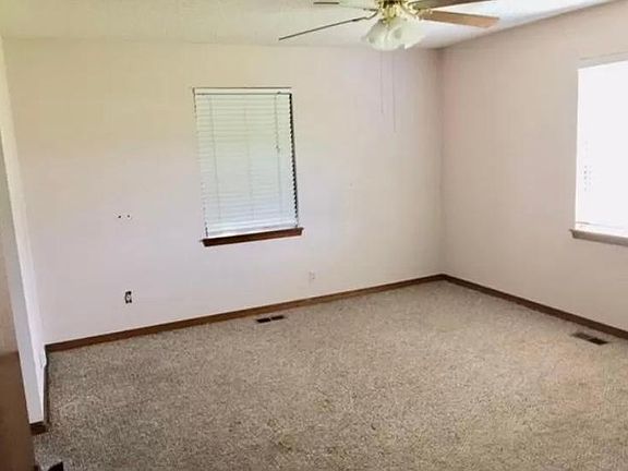 4th image of 13521 S Lewis Ave #13521
