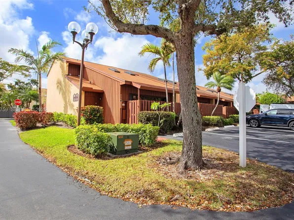 402 SE 14th St, Dania Beach, FL 33004