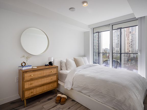 5th image of 1107 Richards St #510