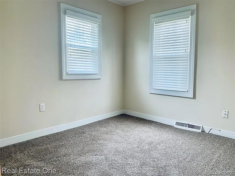 60 W Meyers Ave — Photo 9