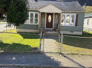 122 Sherman St, Sylvester, WV 25193