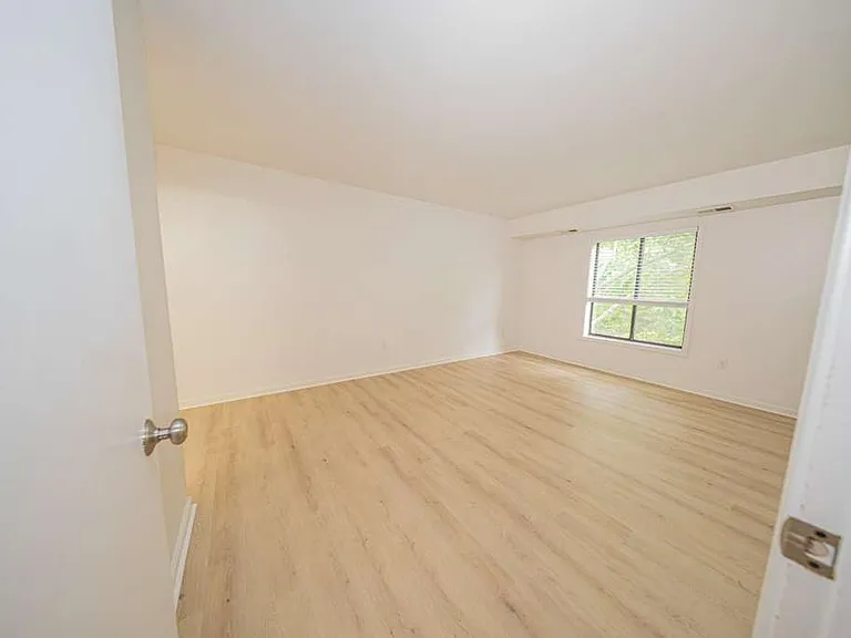 2218 Hunters Run Dr — Photo 12