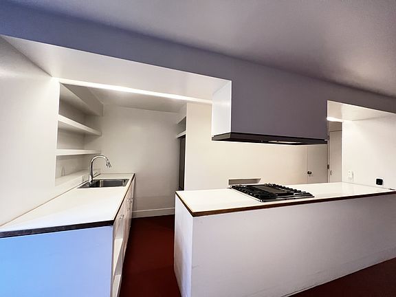 3rd image of 4 Willow Pl #B