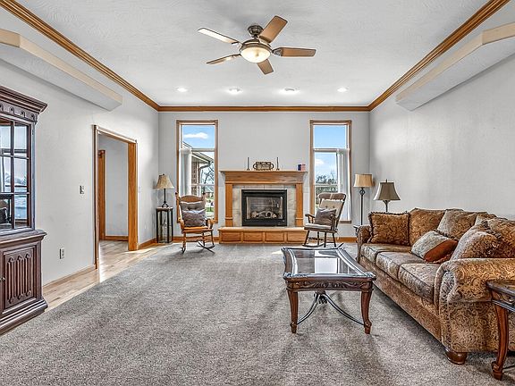 5th image of 2374 S April Avenue