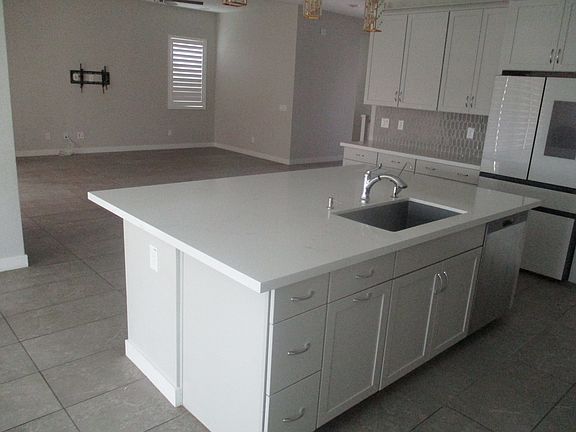 4th image of 1527 E Lodgepole Dr