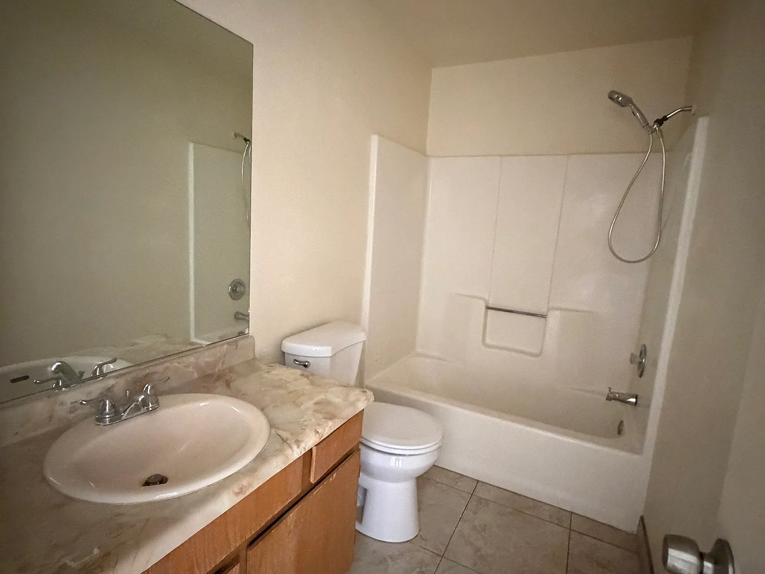 3 bed, 950 sqft, $950 — Photo 3