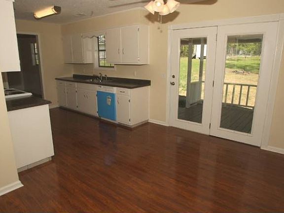 Kitchen and Breakfast Noo