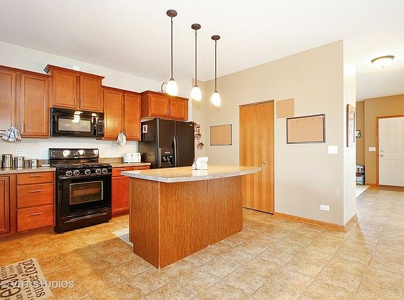 5th image of 906 Phelps Ln