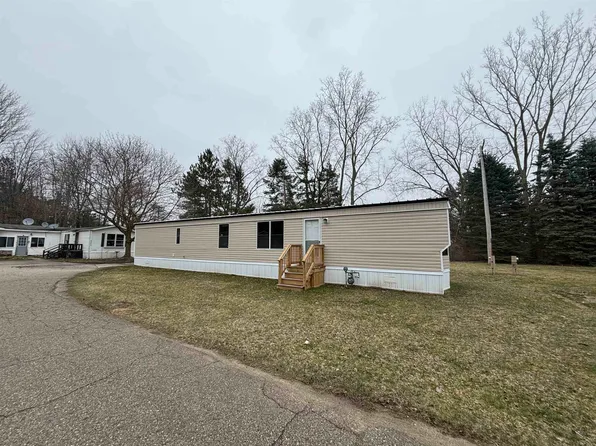 5383 Cedar Dr, Croswell, MI 48422