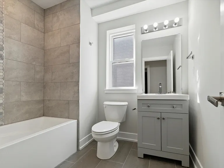 2215 N 7th St #5 — Photo 3