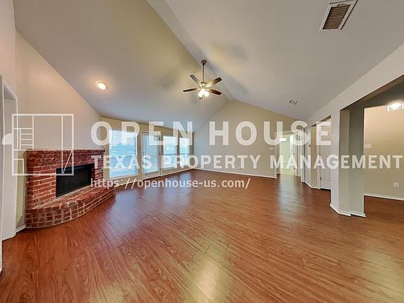 3rd image of 3112 Creekside Dr