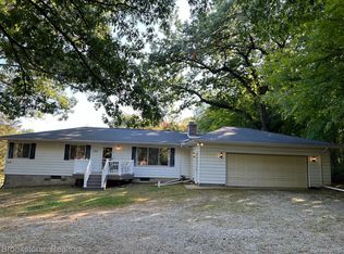 2205 Cole Rd, Lake Orion, MI 48362