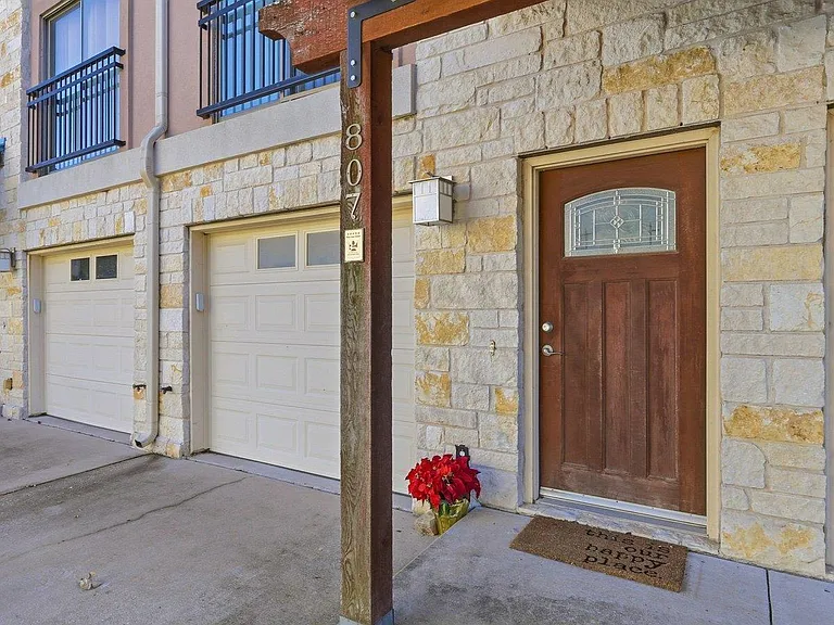 13420 Lyndhurst St #807 — Photo 2