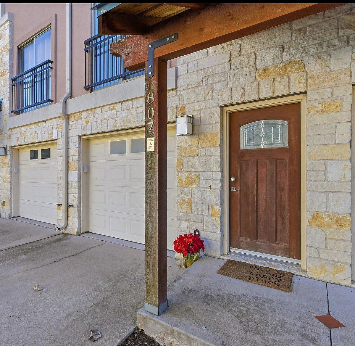 Building Photo - 13420 Lyndhurst St #807