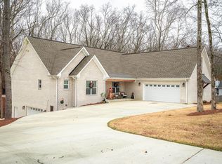 54 Spring Dr, Killen, AL 35645